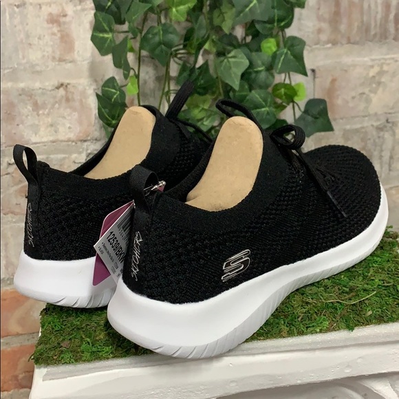 NWT Skechers Skech Knit Ultra Flex Slip On Black - Picture 2 of 5